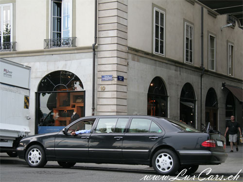 Mercedes Limousine