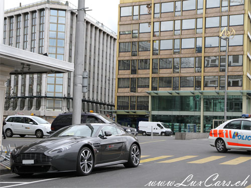 Aston Martin V12 Vantage