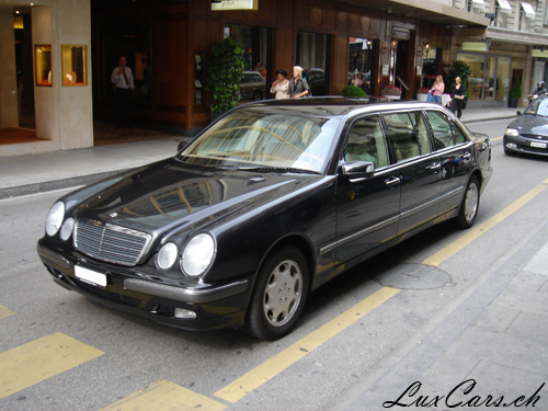 Mercedes Limousine
