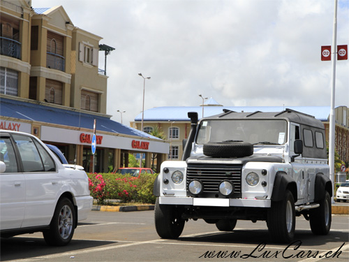 Land Rover Defender 110