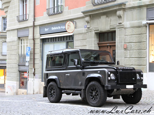 Land Rover Defender 90